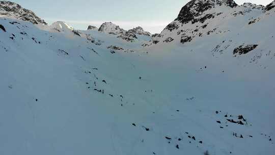 航拍被大雪覆盖的山沟