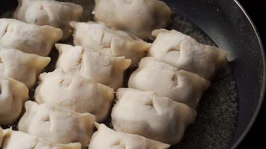 特色中餐生煎饺烹饪过程