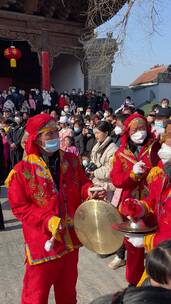 济南章丘三德范古村，元宵节大扮玩场面壮观