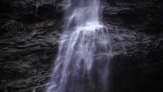 森林高山流水瀑布山水自然风景山峰岩石流水