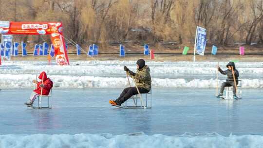 冰雪游乐冰车滑冰欢乐游人亲子