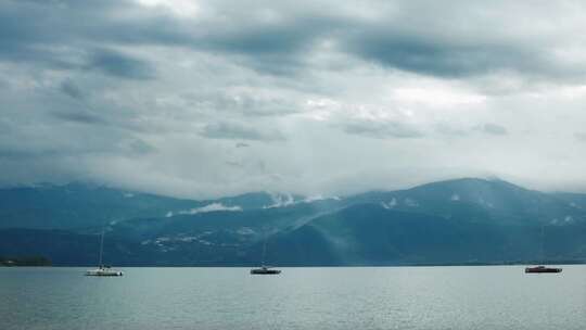 大理洱海湖岸风景