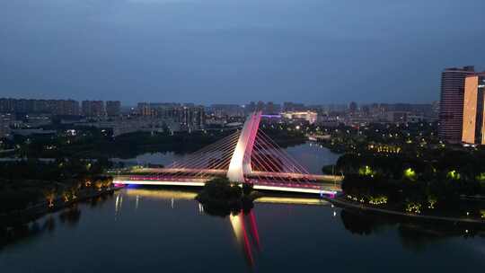 航拍河南郑州龙子湖公园龙子湖大桥夜景