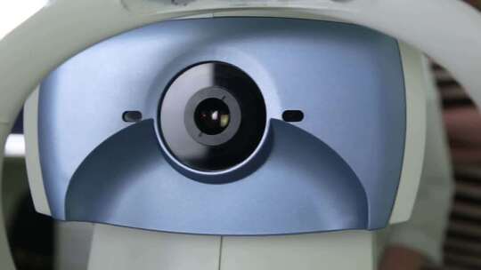 眼科检查检查眼球设备仪器自动医疗器械视频素材模板下载