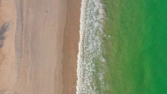 深圳海边沙滩海浪俯视视频素材模板下载