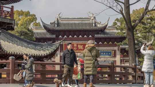 上海徐汇区龙华寺龙华塔人流延时摄影