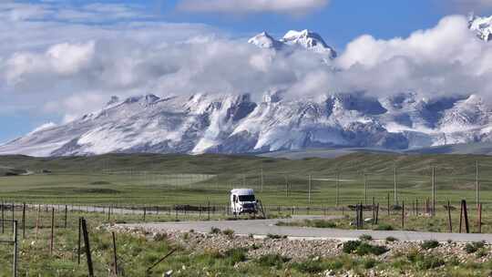 房车雪山公路