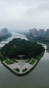 湖南湘乡市城市河流风光带竖屏航拍