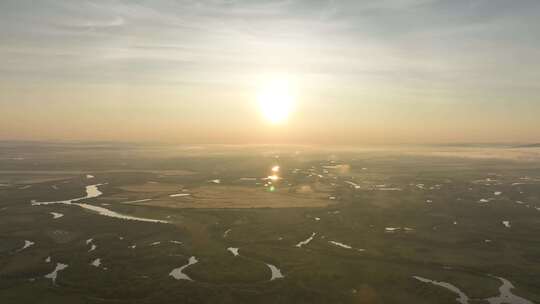 航拍大兴安岭扎敦河湿地晨雾风景