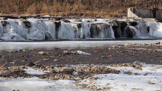 初春河流冰瀑融化常规视频