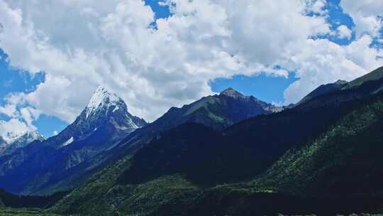 雪山自然风光全景