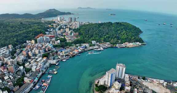 惠州双月湾港口航拍渔船停靠港湾