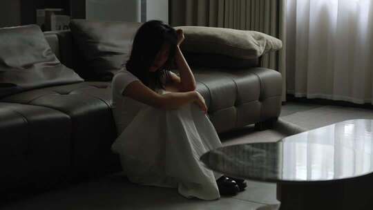 女生压抑伤感失恋