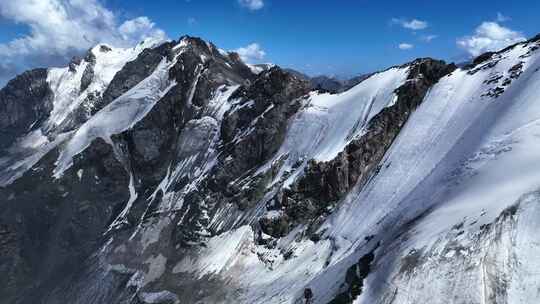 新疆天山雪山