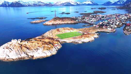 4K航拍挪威亨宁斯维尔足球场自然风光