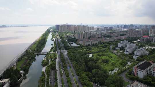 杭州钱塘江沿江边眺望下沙城市风景航拍