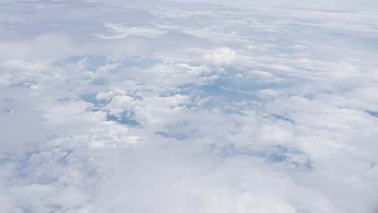 飞机上看窗外云层