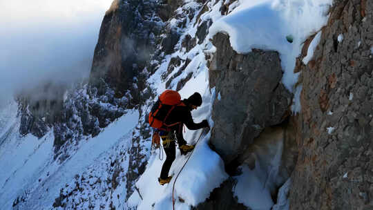 雪山攀爬 攀登雪山