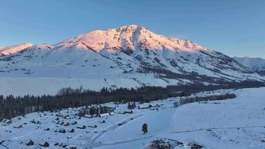 禾木冬天晨曦 村庄 禾木雪景新疆冬季旅游