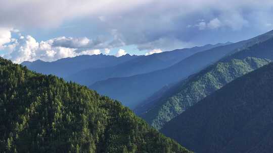 航拍夏天绿色山谷风景