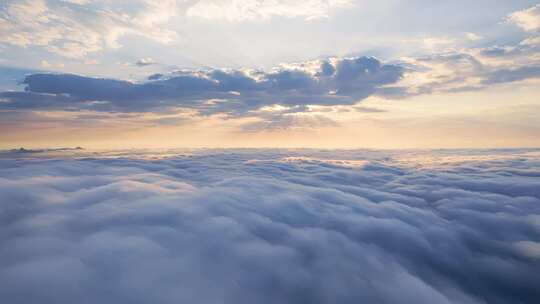 高空俯瞰壮观云海与蔚蓝天空景象