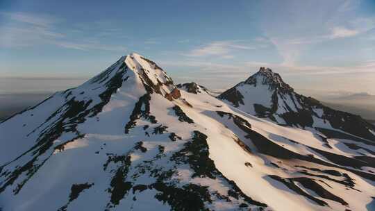 下雪，山峰，蓝天，斜坡