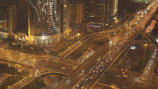 繁华都市：交通城市高峰时间的空中空镜头