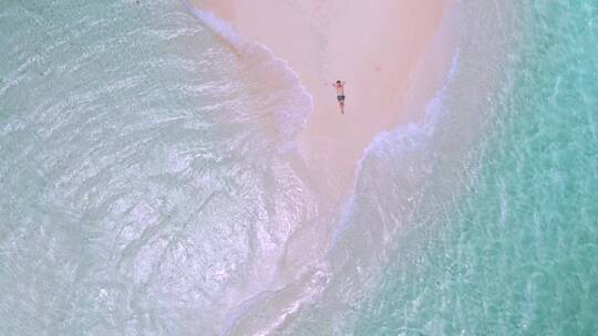 海浪中的岛屿