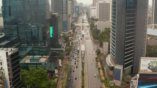 城市里高速公路的航拍景观