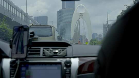 广州驾驶汽车看窗外风景珠江新城