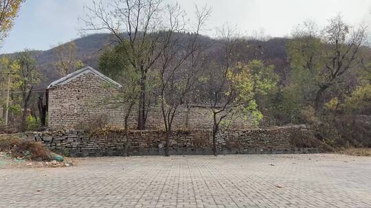 济南南部山区天井峪村，古朴的石头房子