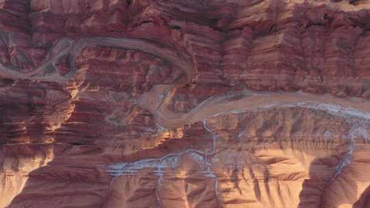 经典航拍俯瞰大红山峡谷色彩纹理