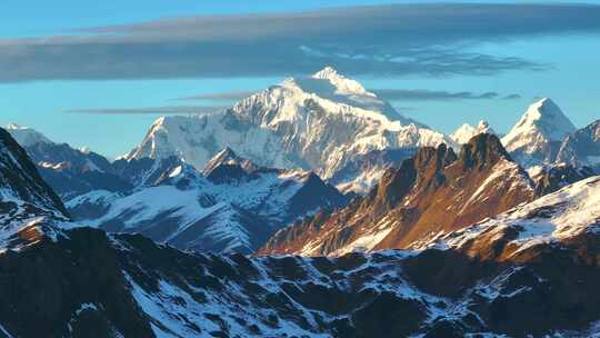 航拍雪山