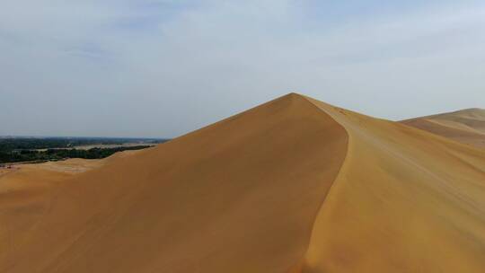 沙漠敦煌沙漠航拍拍摄太阳泉