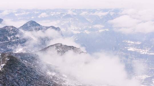 4k航拍恩施雪山雾凇峡谷风光