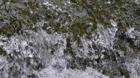 峡谷河流清澈溪水缓慢流淌