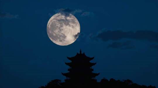 中秋古城楼满月升起月亮古韵中秋团圆