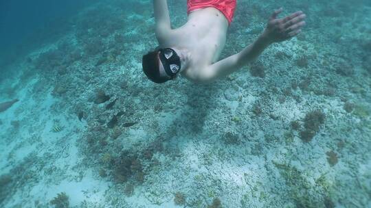 巴厘岛水下雕像浮潜