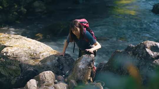 美女徒步旅行