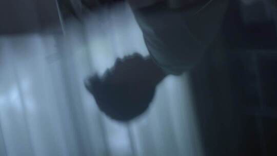 男子失业焦虑压力大