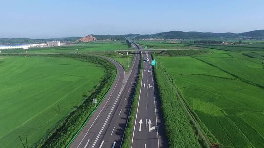 汽车在高速公路行驶