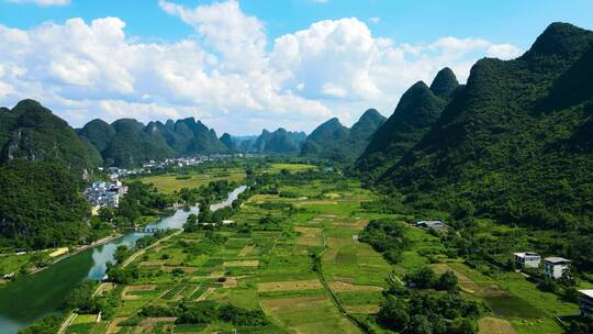 航拍广西桂林山水阳朔遇龙河田园风景