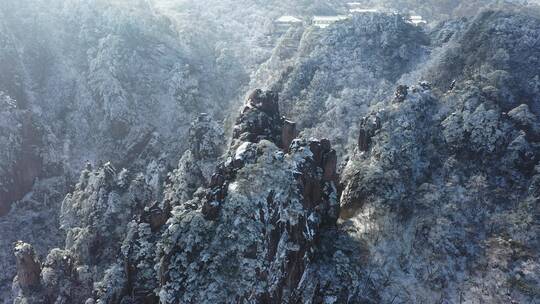 航拍黄山冬雪奇松怪石雪景