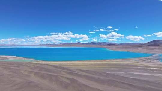 西藏山南羊卓雍措圣湖神湖蓝色高空航拍