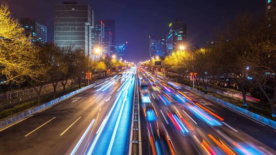 北京城市天际线与高速公路车流