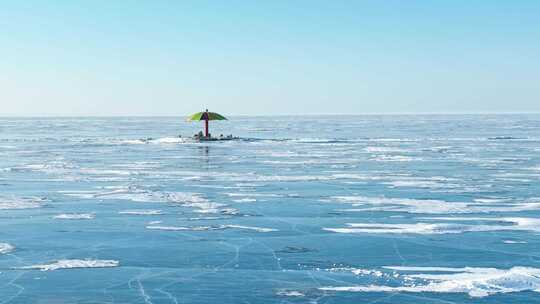 航拍呼伦湖冬季景