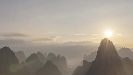 广西桂林喀斯特地貌绝美日出延时 太阳升起