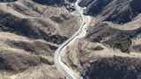 航拍山间蜿蜒公路高清在线视频素材下载