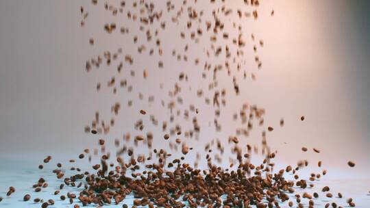咖啡广告视频咖啡豆倾倒下落升格镜头