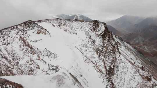 新疆天山山脉雪山风景